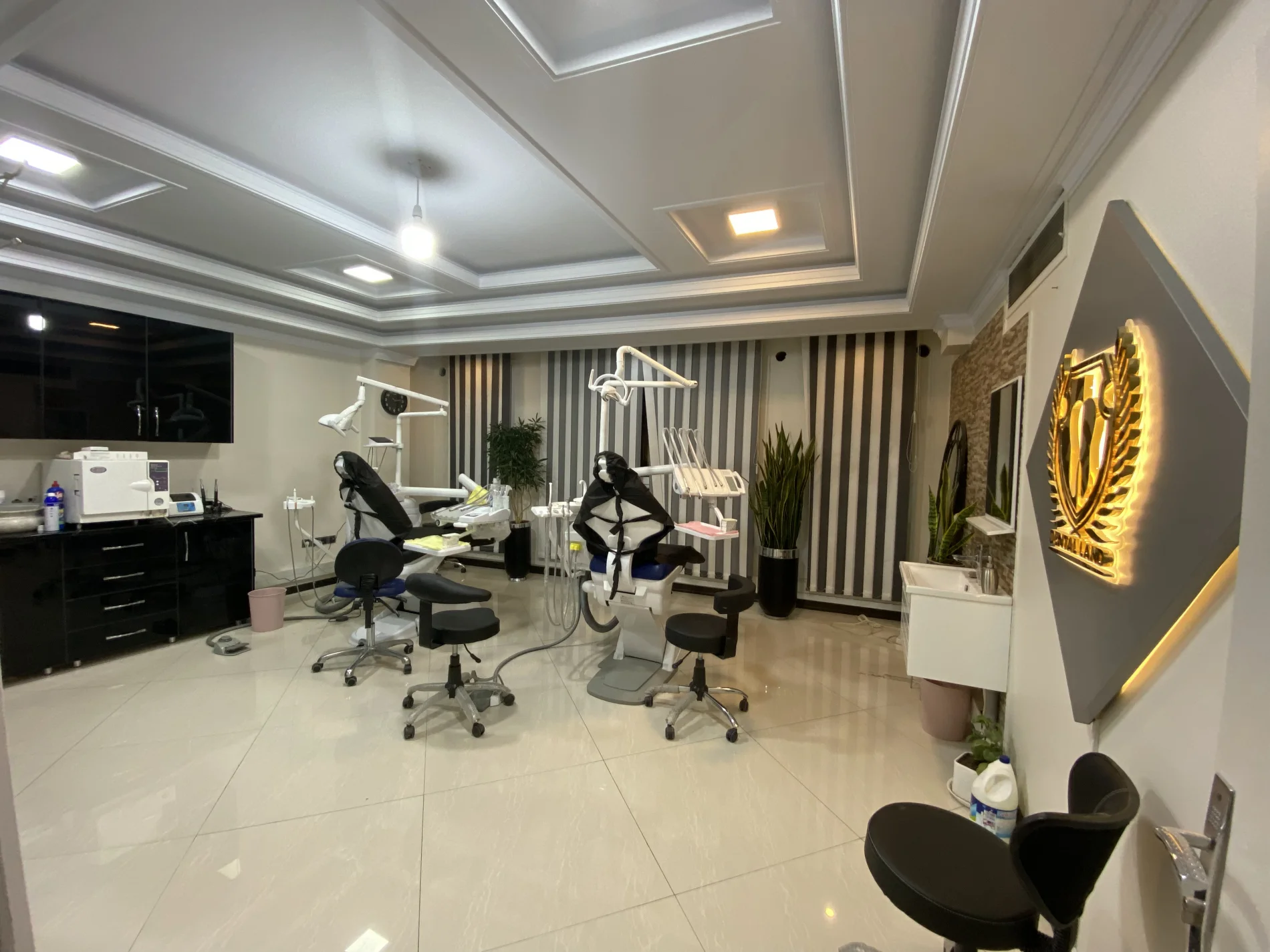 کلینیک دندان پزشکی دنتال لند